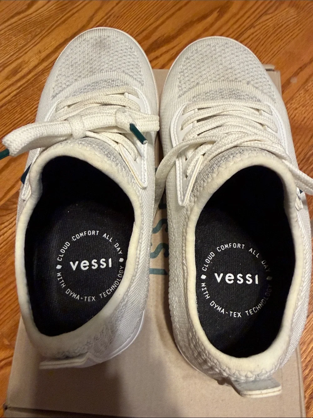Women’s Lightweight waterproof  Sneakers in Off-White